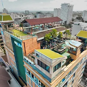 호텔 안젤레스 비치 클럽, 앙헬레스